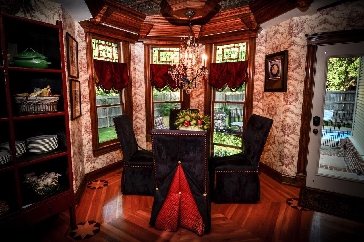 The Victoria Bed & Breakfast Bentonville Extérieur photo