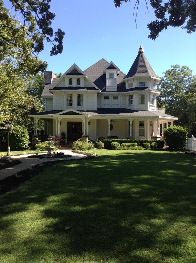 The Victoria Bed & Breakfast Bentonville Extérieur photo
