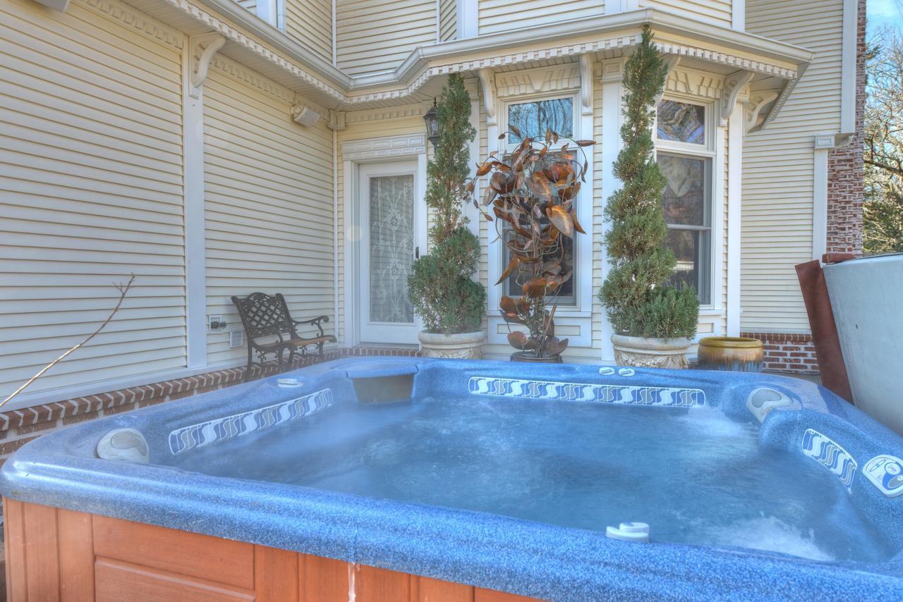The Victoria Bed & Breakfast Bentonville Extérieur photo