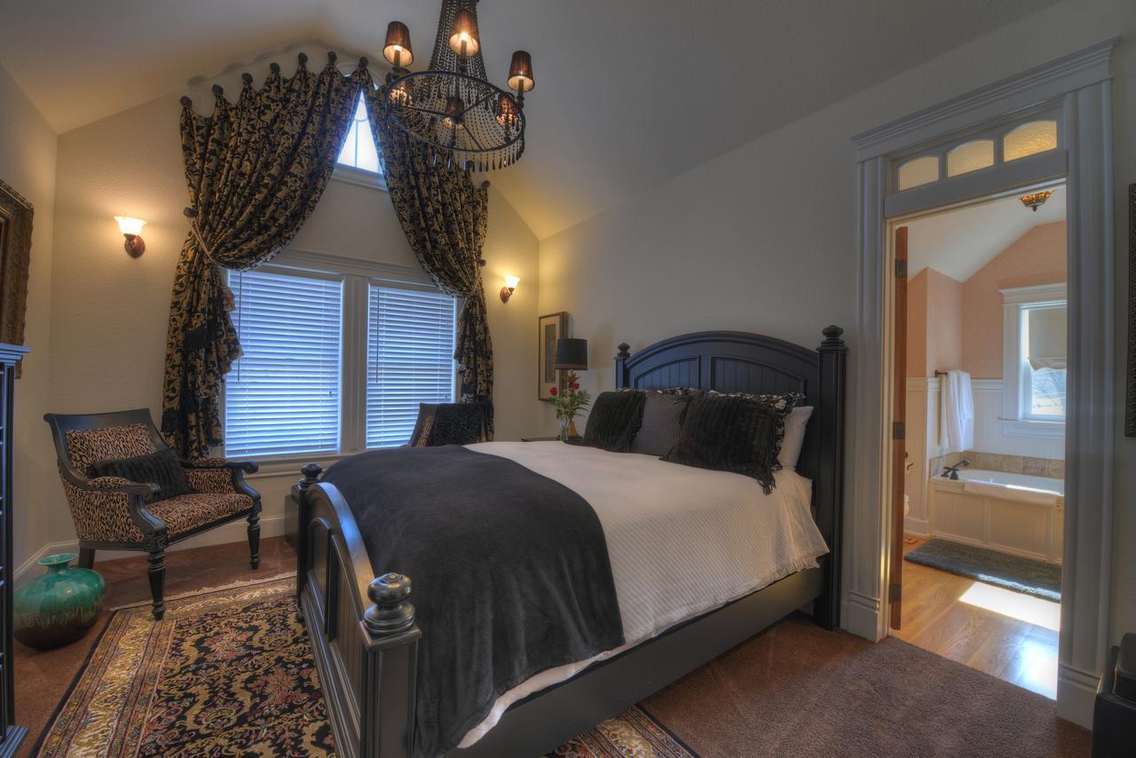 The Victoria Bed & Breakfast Bentonville Extérieur photo