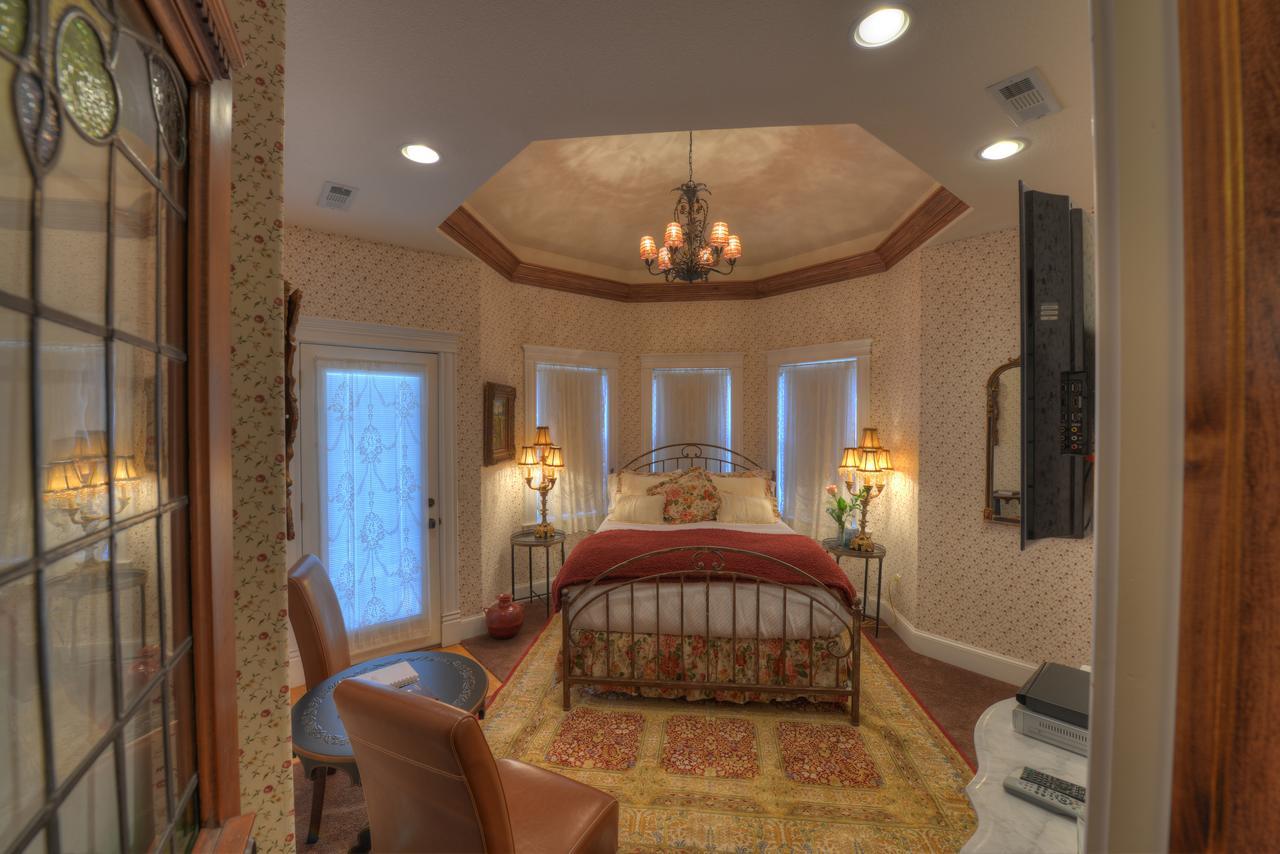 The Victoria Bed & Breakfast Bentonville Extérieur photo
