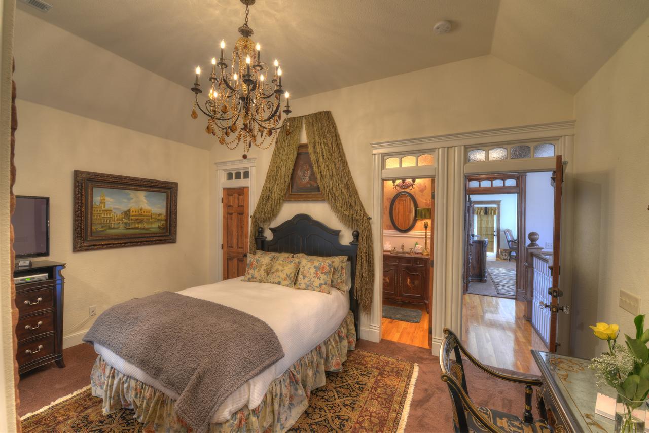 The Victoria Bed & Breakfast Bentonville Extérieur photo