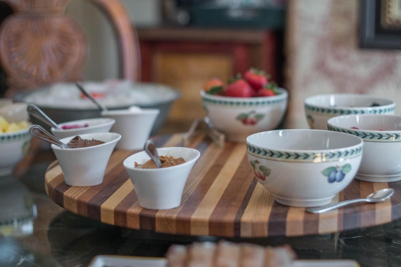 The Victoria Bed & Breakfast Bentonville Extérieur photo