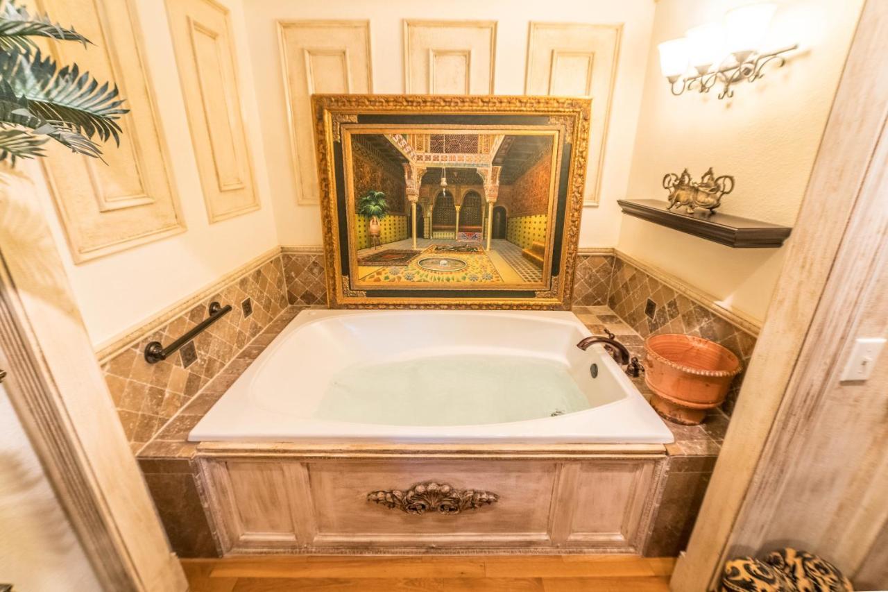 The Victoria Bed & Breakfast Bentonville Extérieur photo