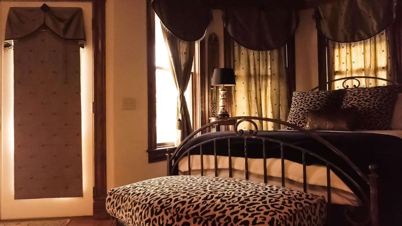 The Victoria Bed & Breakfast Bentonville Extérieur photo
