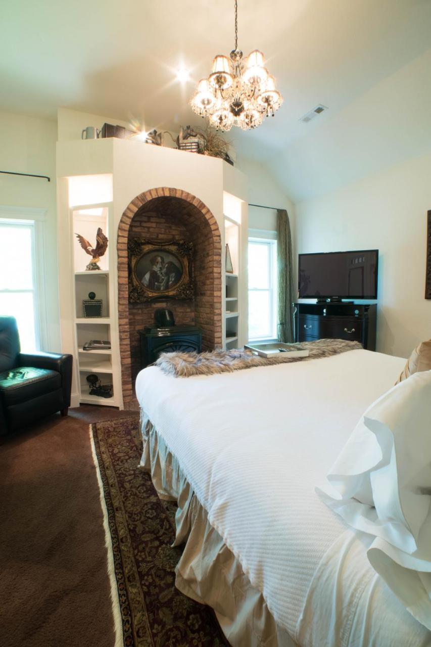 The Victoria Bed & Breakfast Bentonville Extérieur photo