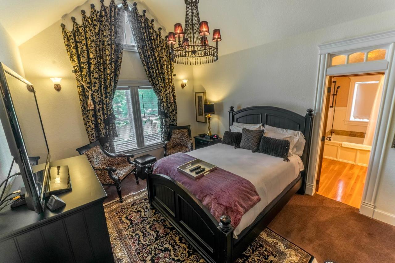 The Victoria Bed & Breakfast Bentonville Extérieur photo