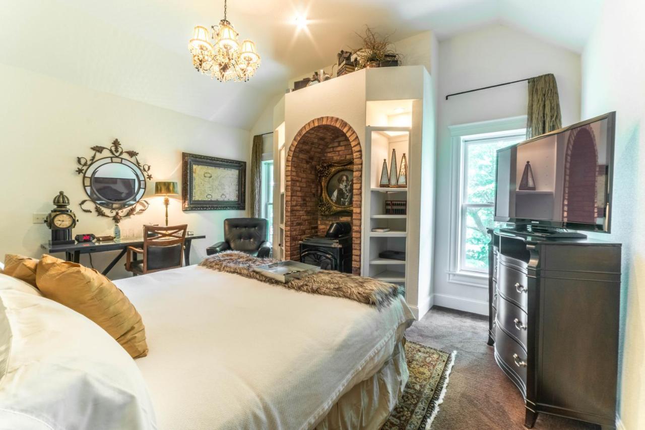 The Victoria Bed & Breakfast Bentonville Extérieur photo