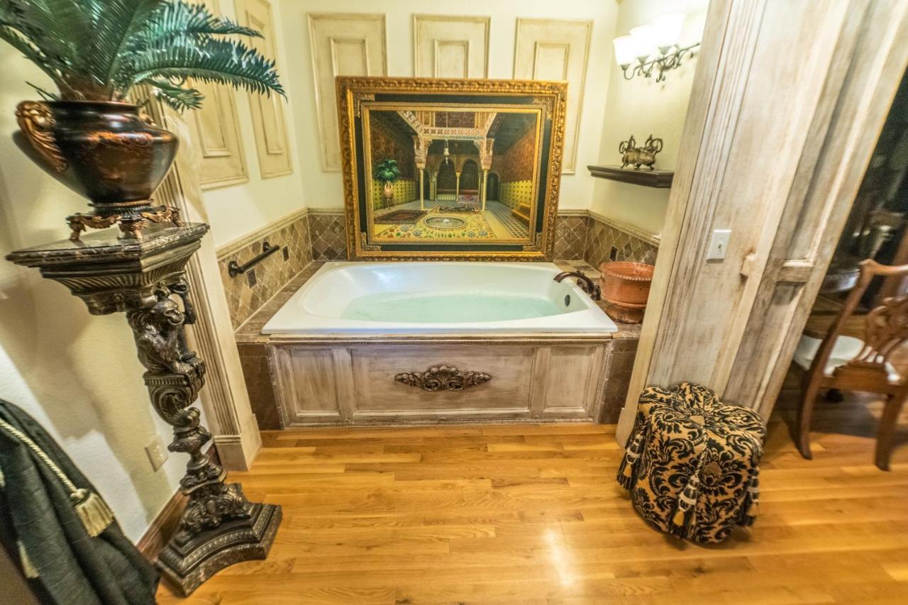 The Victoria Bed & Breakfast Bentonville Extérieur photo