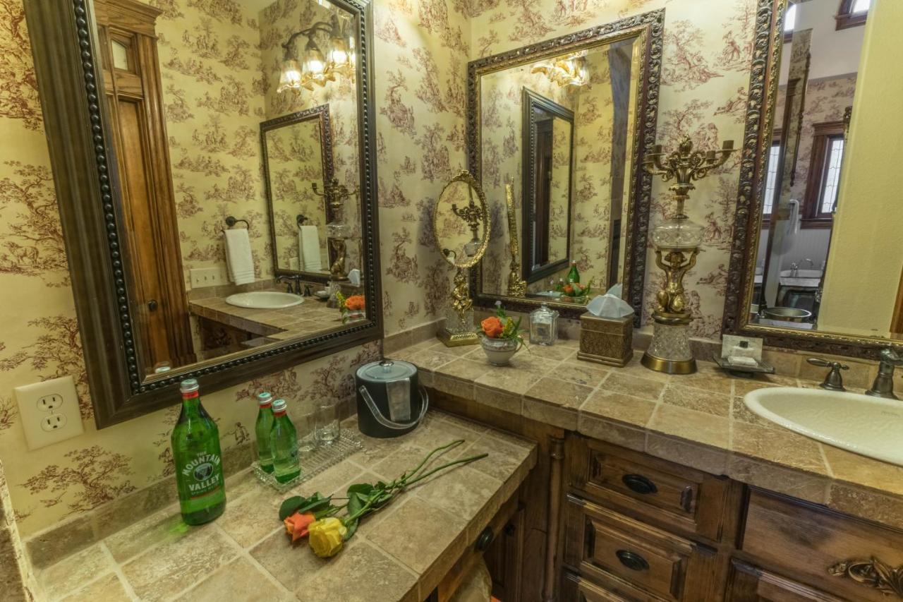 The Victoria Bed & Breakfast Bentonville Extérieur photo