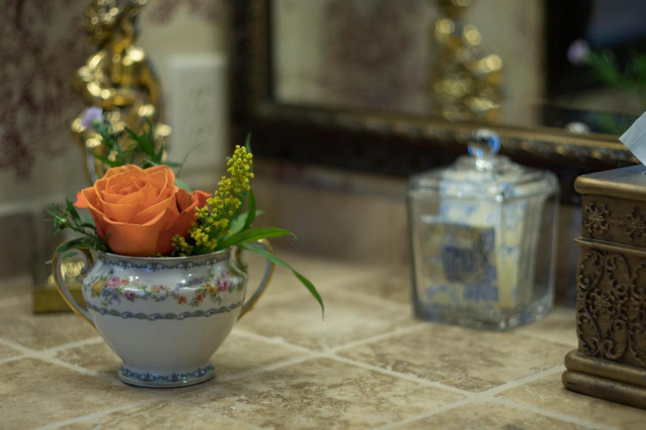 The Victoria Bed & Breakfast Bentonville Extérieur photo