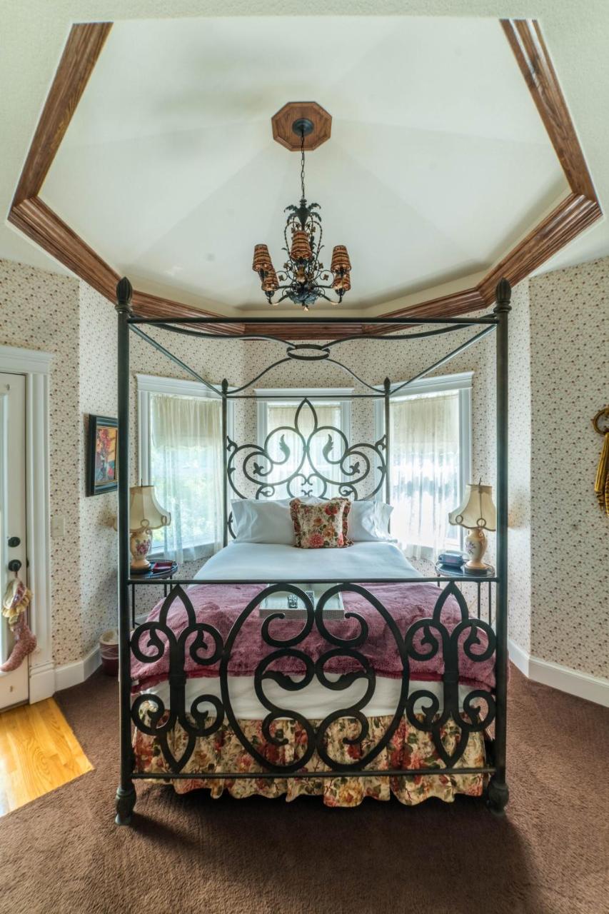 The Victoria Bed & Breakfast Bentonville Extérieur photo
